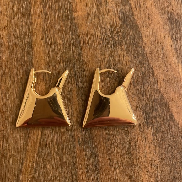 NWT Anthropologie Gold chunky triangle huggie earrings. - Picture 3 of 4
